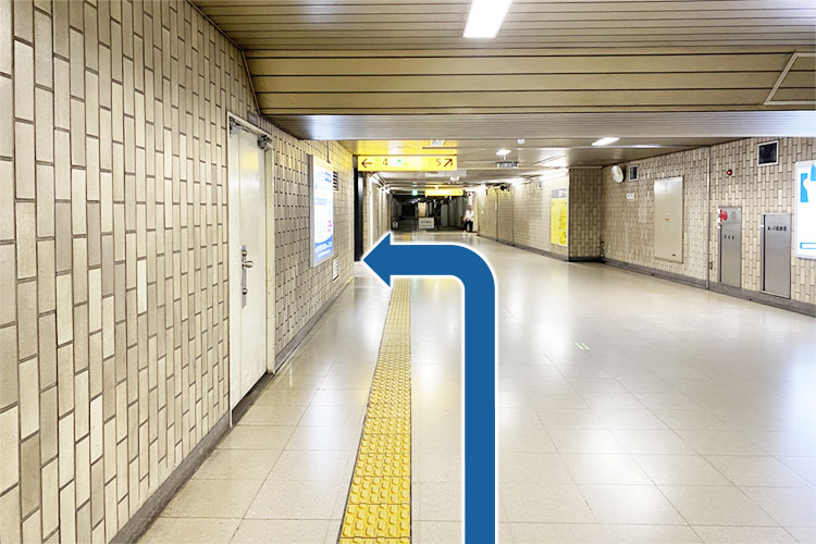 「4」番出口方面に進みます。