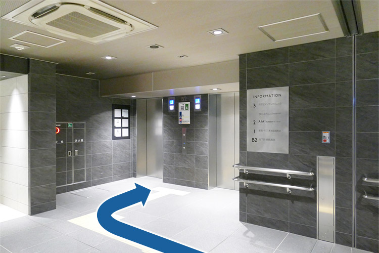 エレベータで「3F」に上がります。